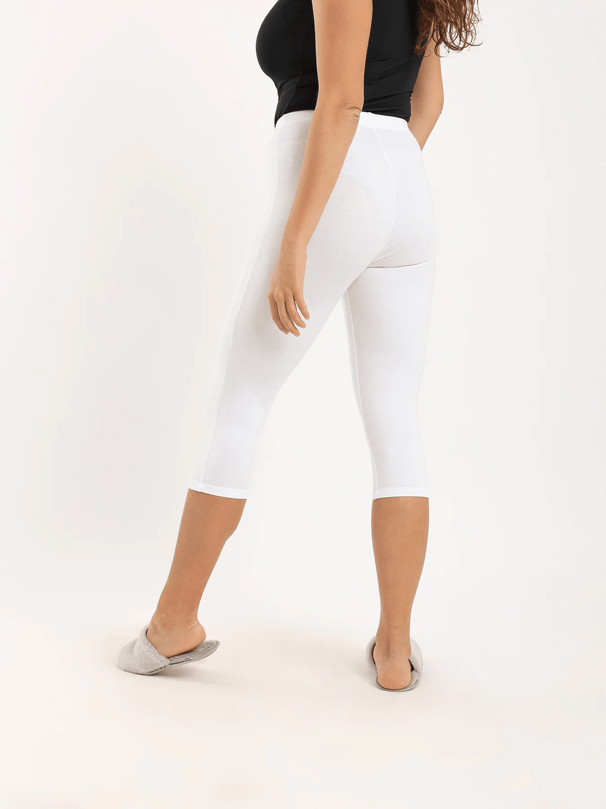 Women's Capri Leggings For Comfort and Style - White - Red Cotton